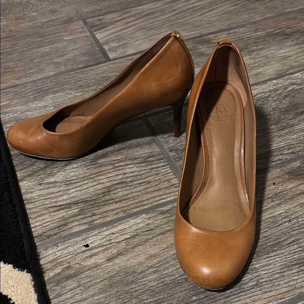 Tory Burch “Leah” Leather Pump-camel - used
